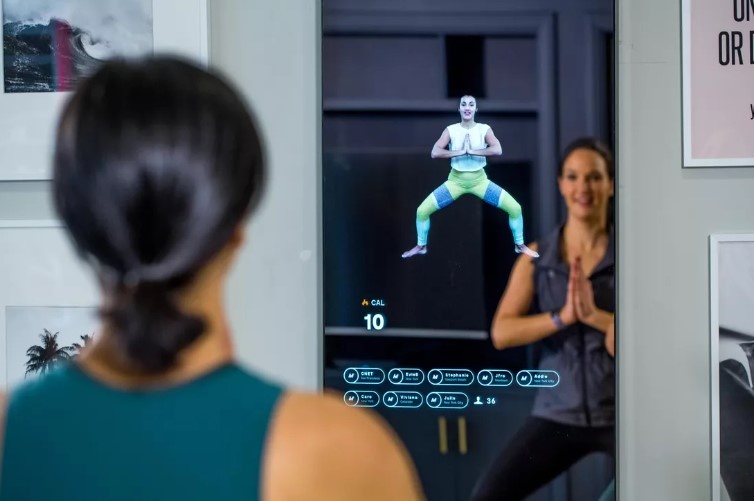 Así funciona Mirror, el espejo inteligente con entrenador personal incluido  para que puedas entrar en casa sin riesgo - Universidad Interamericana