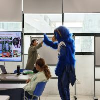 "Halcón Inter" le dio la bienvenida a las y los alumnos de Preparatoria que este lunes regresaron a las aulas.