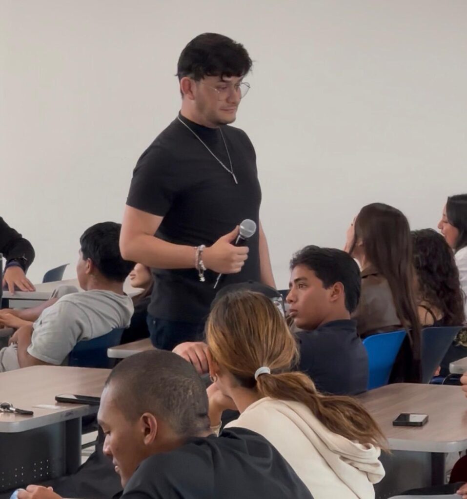 El Maestro Ignacio Carrasco respondió a cada una de las preguntas e inquietudes de los alumnos.