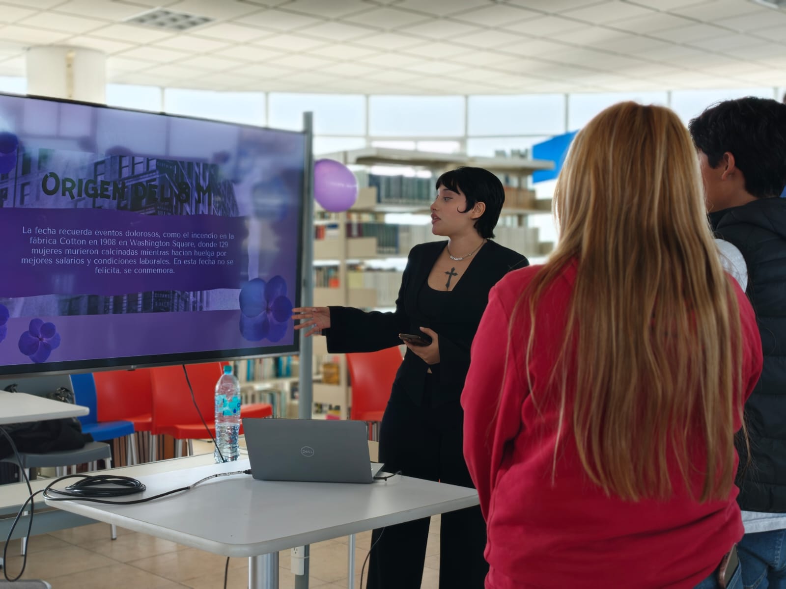 Diversas actividades se desarrollaron durante la exposición previa al 8M