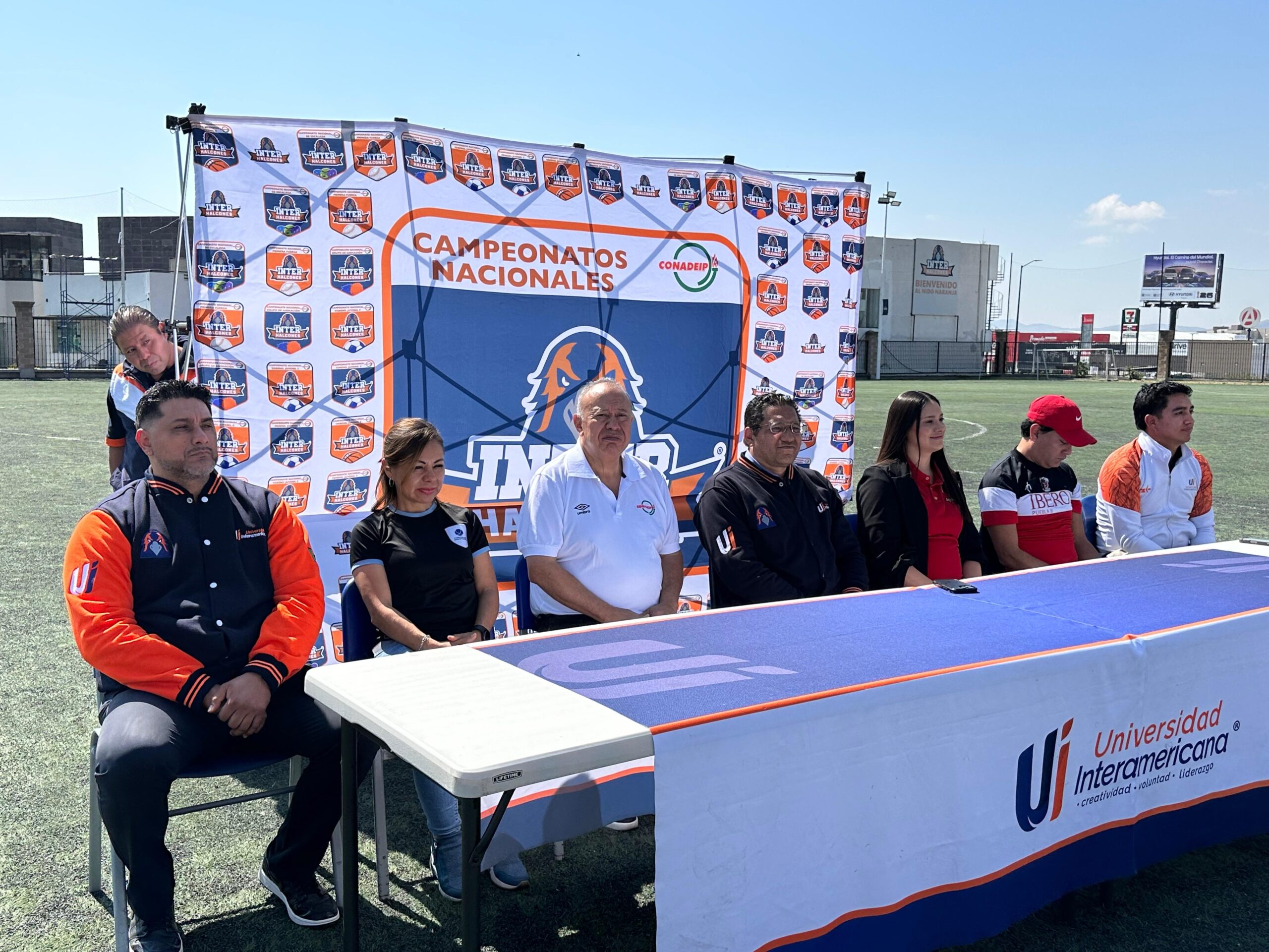 El presidium encabezado por el rector José David Ortega Cerecedo, en la inauguración del Nacional de Fútbol femenil