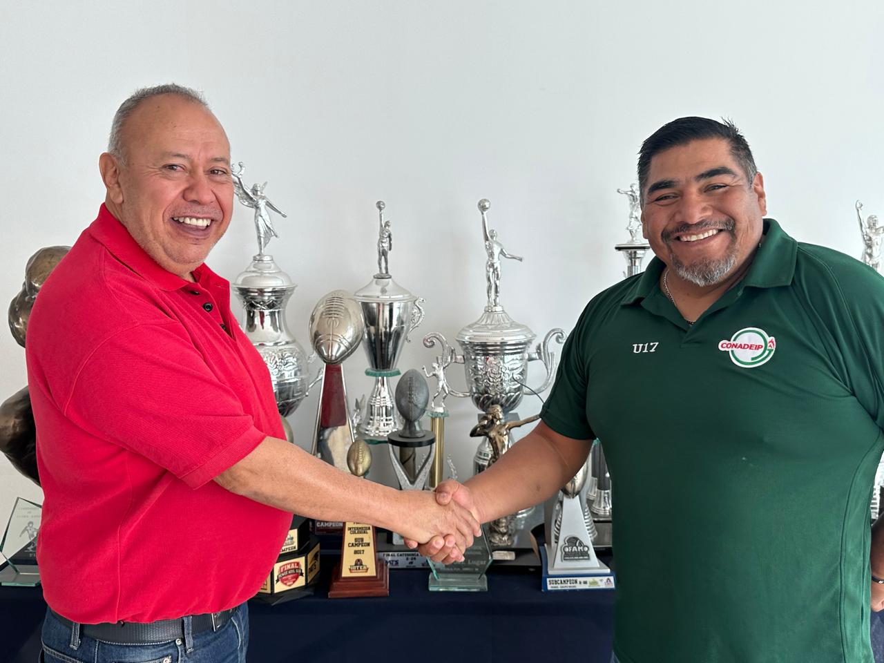 El ingeniero Enrique Ríos dio la bienvenida, de regreso a la Inter al coach Emmanuel Flores