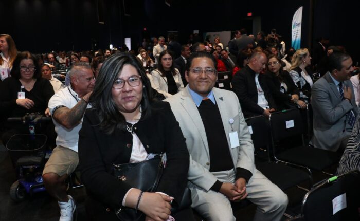 El rector de La Inter, José David Ortega Cerecedo en compañia de la directora de Prepa Inter, Mtra Thais Sánchez.