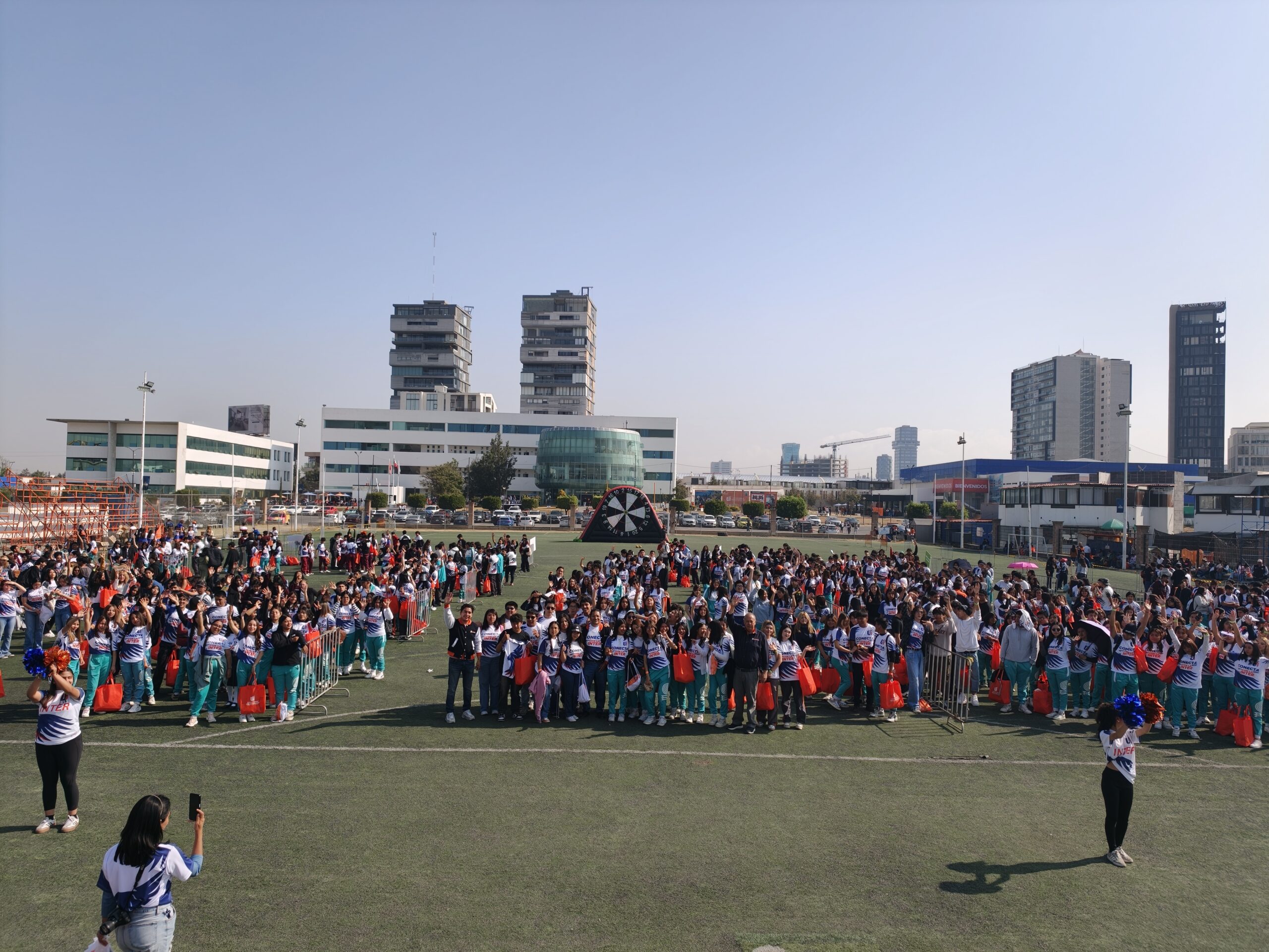 Cientos de jóvenes se dieron cita en La Universidad Interamericana