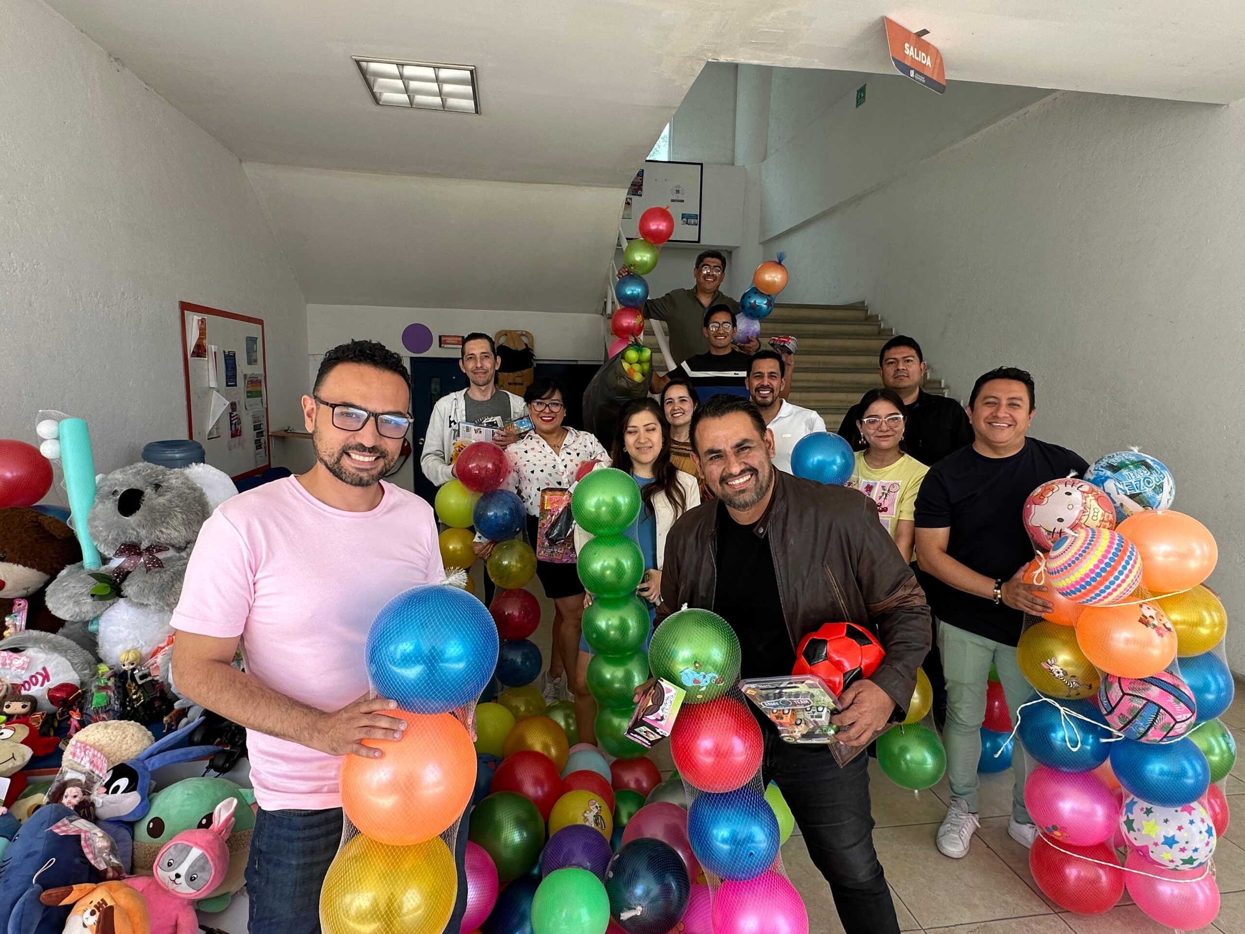 El área académica entregó juguetes a la Colecta de La Inter