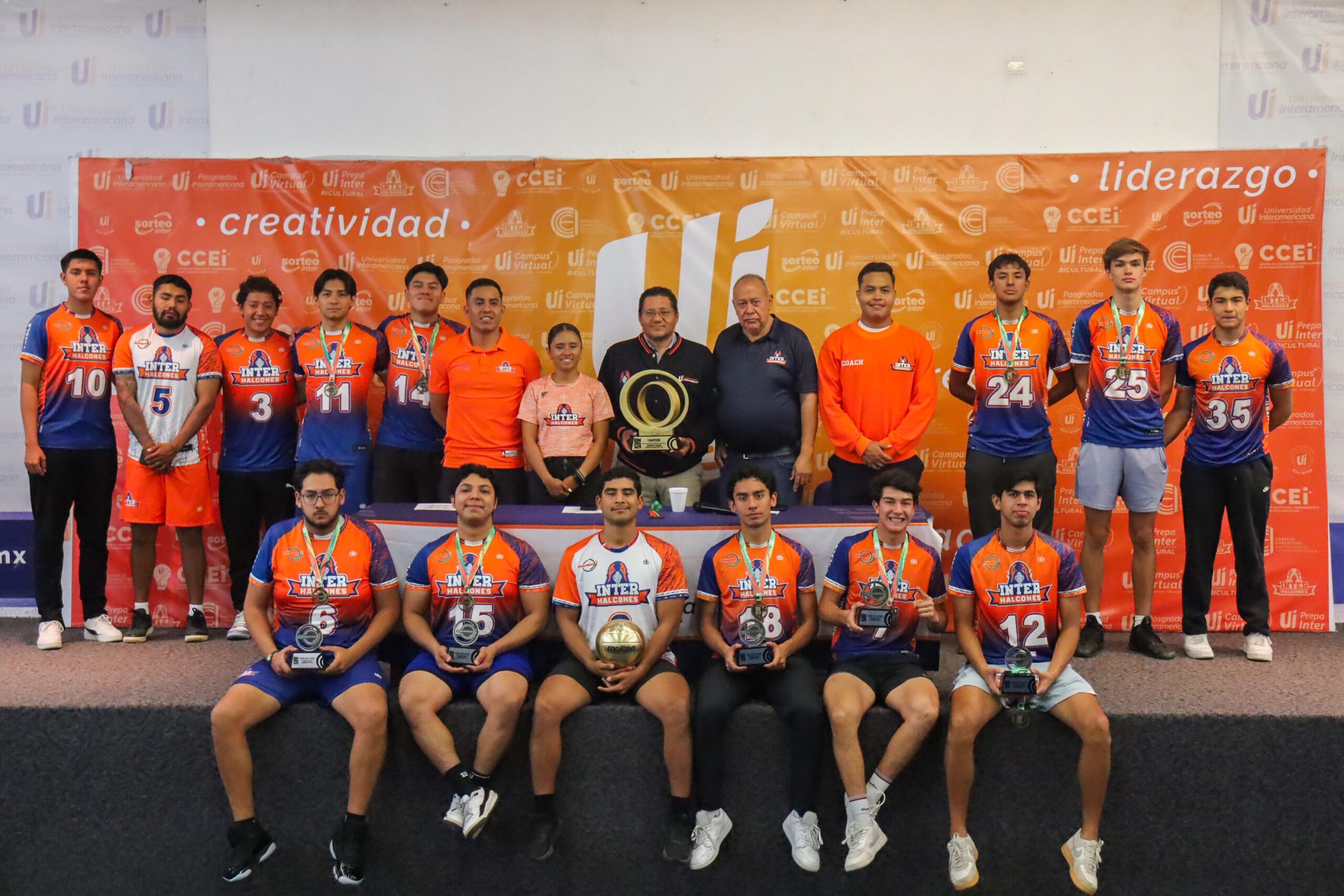 La Inter reconoce a sus campeones de Voleibol