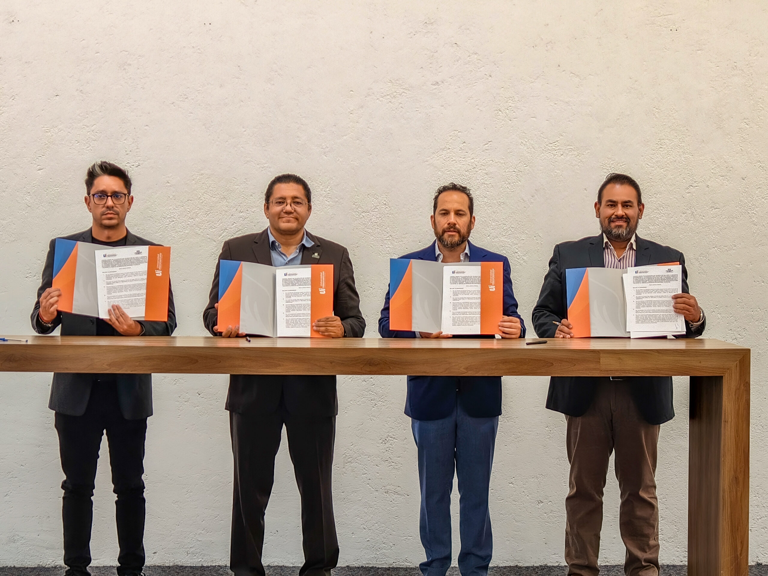 La Universidad Interamericana y CANAGRAF Puebla signan importante convenio