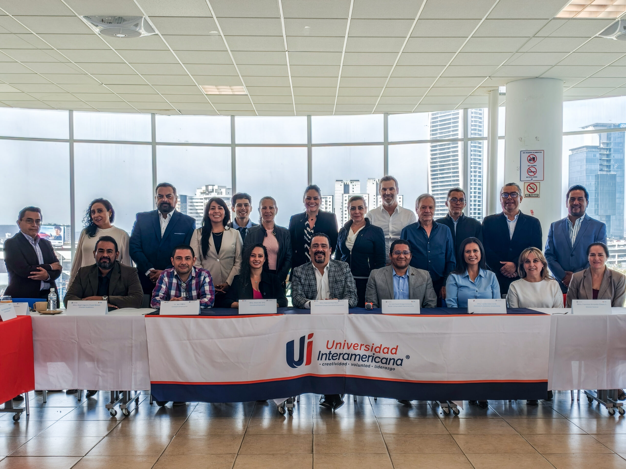 Los integrantes del desayuno del CCEI