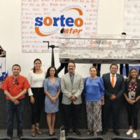 Autoridades encabezadas por el rector. Dr. José David Ortega Cerecedo se realizó el sorteo 40 aniversario Inter