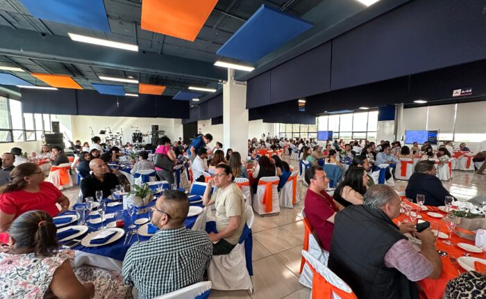 La Interamericana realizó su comida con motivo al Día del Maestro