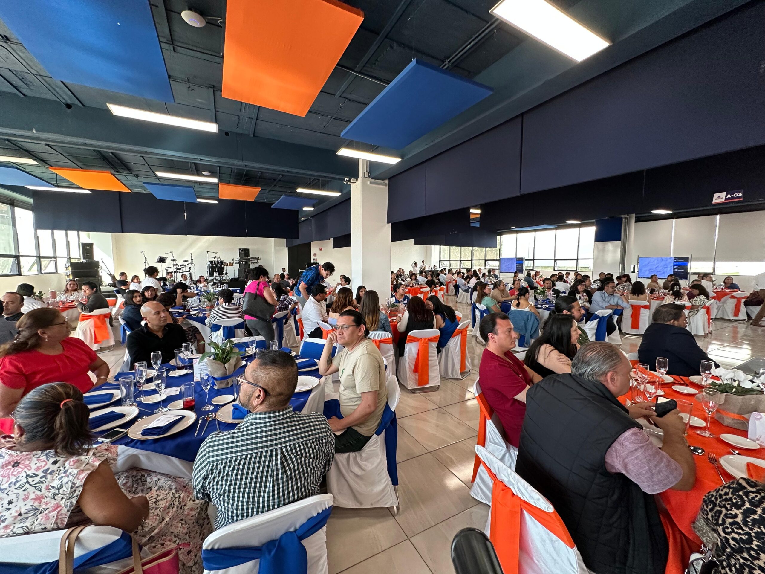 La Interamericana realizó su comida con motivo al Día del Maestro