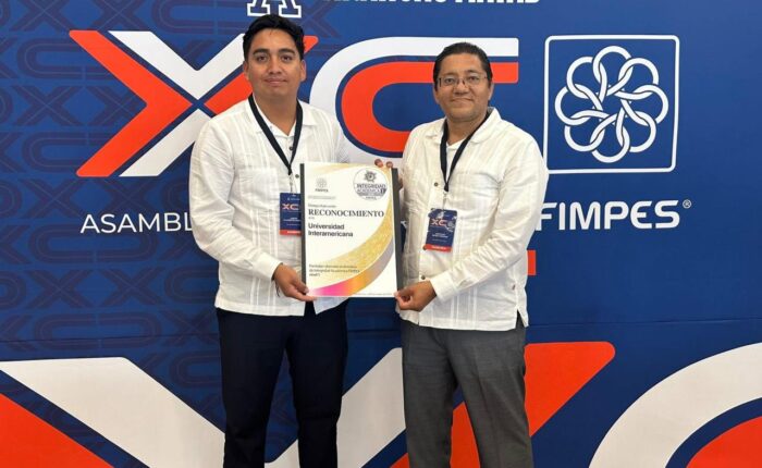 Nuestro rector, Dr. José David Ortega Cerecedo recibió el Distintivo por parte de FIMPES