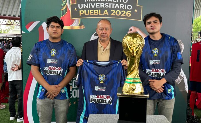 El ingeniero Enrique Ríos, junto con nuestros futbolistas de La Inter