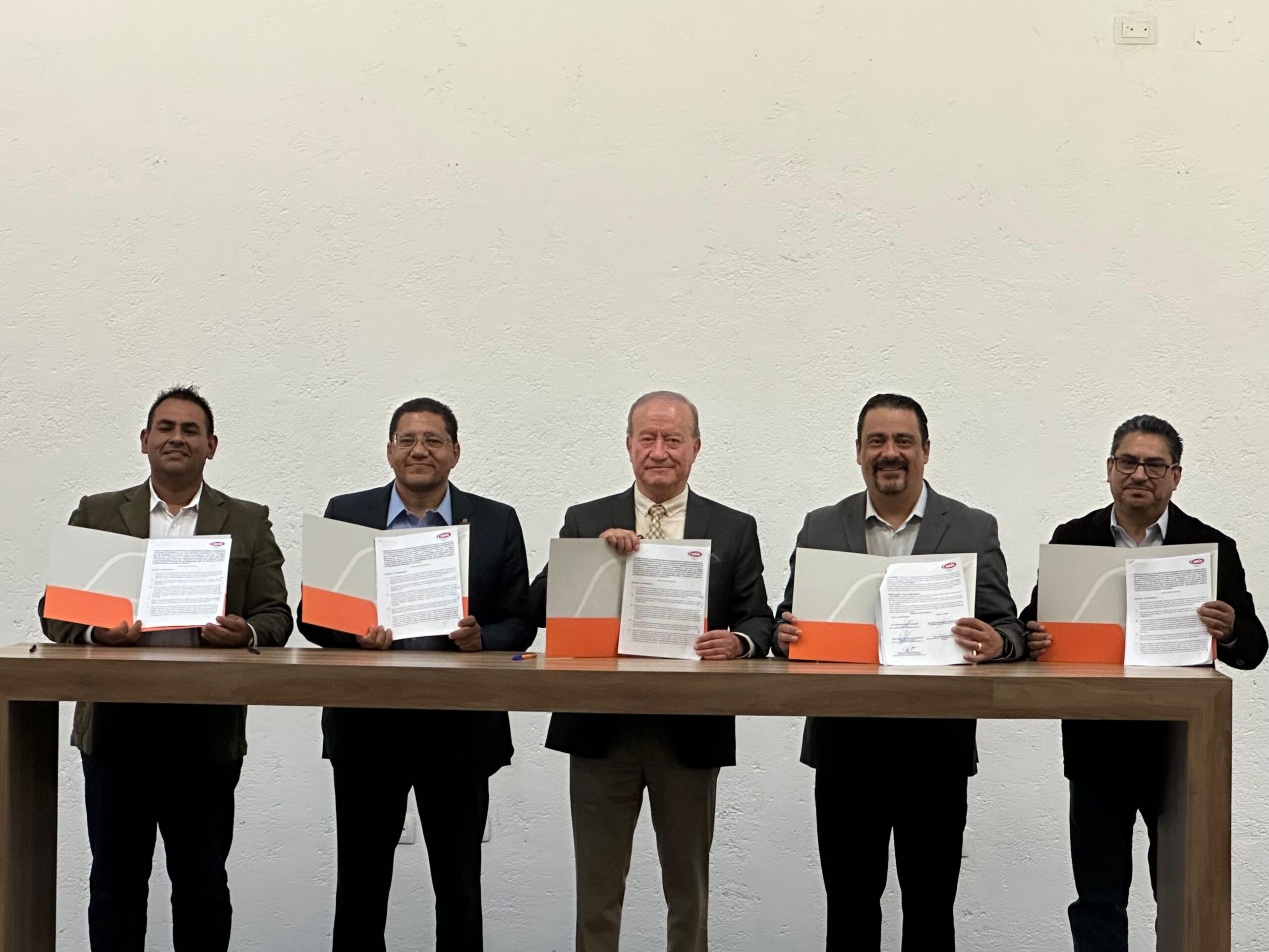 La Inter y CMIC signan convenio en beneficio de los futuros ingenieros y arquitectos