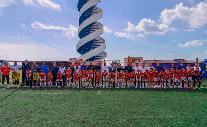 Formadores de FIFA junto a entrenadores del SNF en la evaluación a entrenadores del país en La Inter